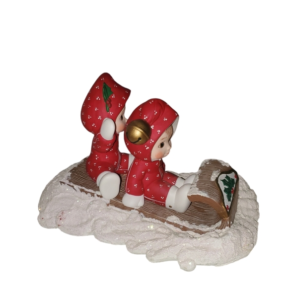Large ceramic figurines set -holiday children on toboggan - Picture 3 of 14